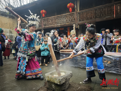 璀璨土家苗寨@湖南日报深度尊龙凯时app平台湘西银饰(图2)